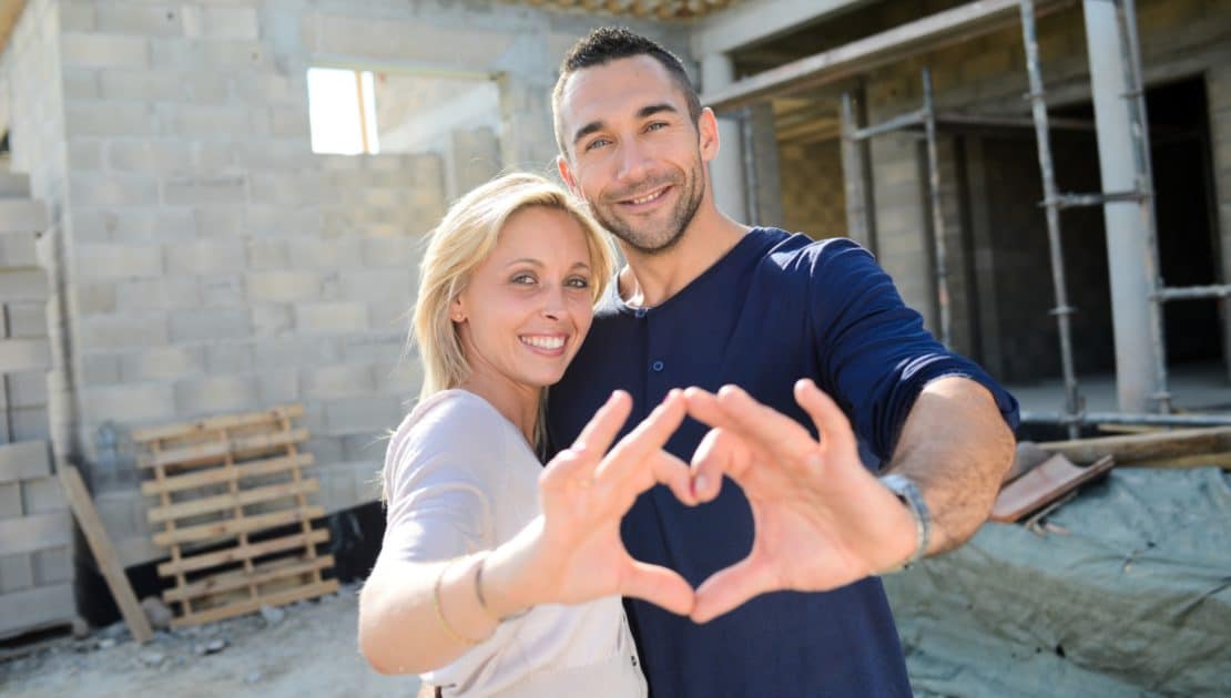 Le crédit travaux offert par La Maison du Prêt est la solution idéale pour financer vos projets de rénovation ou d'aménagement. Que vous envisagiez d'agrandir votre maison, de moderniser votre cuisine ou de refaire votre salle de bain, ce prêt à tempérament vous permet d'emprunter entre 5.000€ et 100.000€ avec une durée de remboursement allant jusqu'à 120 mois. Profitez de taux attractifs et de conditions de remboursement flexibles pour transformer votre habitat sans compromettre votre budget. En plus, selon votre région, vous pourriez bénéficier de primes et subsides pour alléger encore plus le coût de vos travaux.