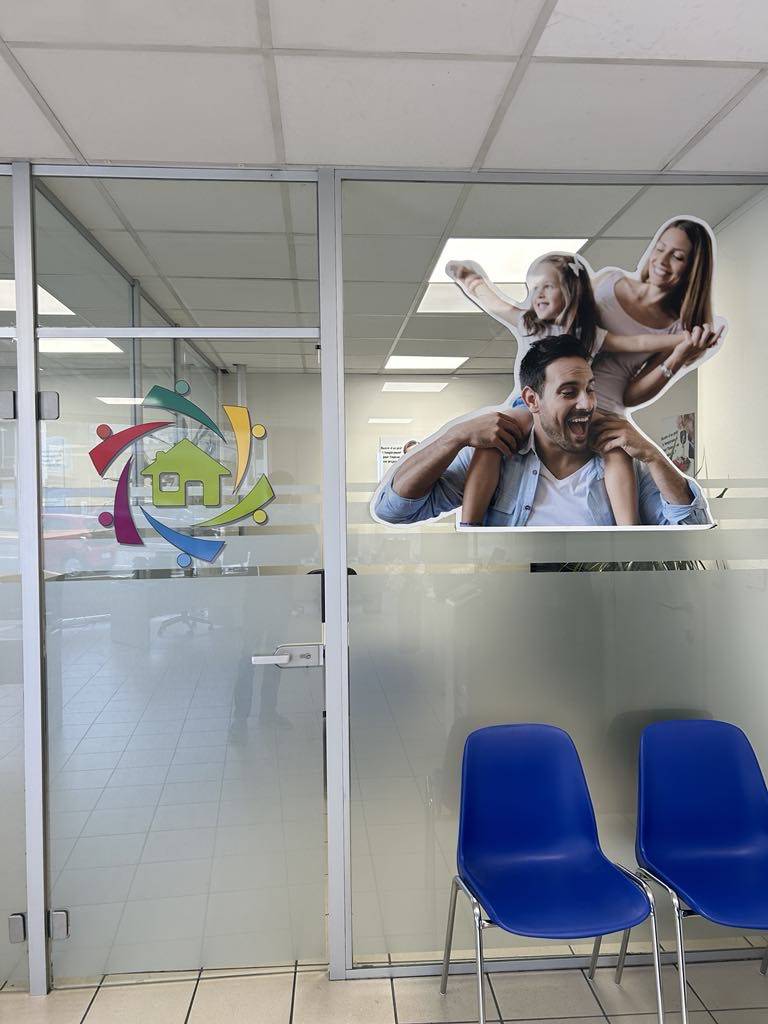 Trouvez Le Crédit Parfait Pour Vos Besoins Chez La Maison Du Prêt La Maison du Prêt à Charleroi est votre partenaire privilégié pour tous vos besoins en matière de crédit. Notre équipe expérimentée met à votre disposition son expertise pour vous offrir des solutions sur mesure, adaptées à vos besoins et à votre situation financière. Que vous ayez besoin d'un prêt personnel, d'un crédit auto, d'un financement pour vos travaux ou d'un regroupement de crédits, nous sommes là pour vous accompagner à chaque étape du processus. Faites confiance à La Maison du Prêt pour obtenir un service de qualité et des conditions avantageuses pour réaliser vos projets financiers.