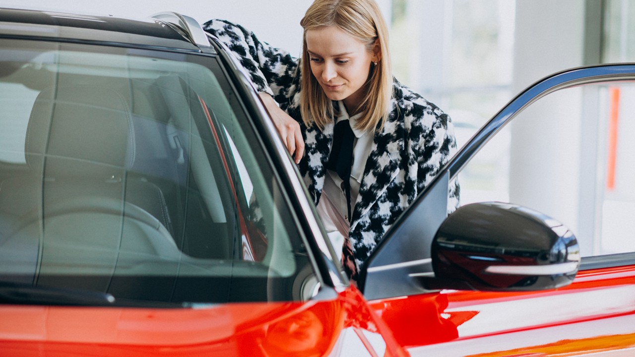 Voiture financée grâce à un prêt auto adapté au budget du ménage