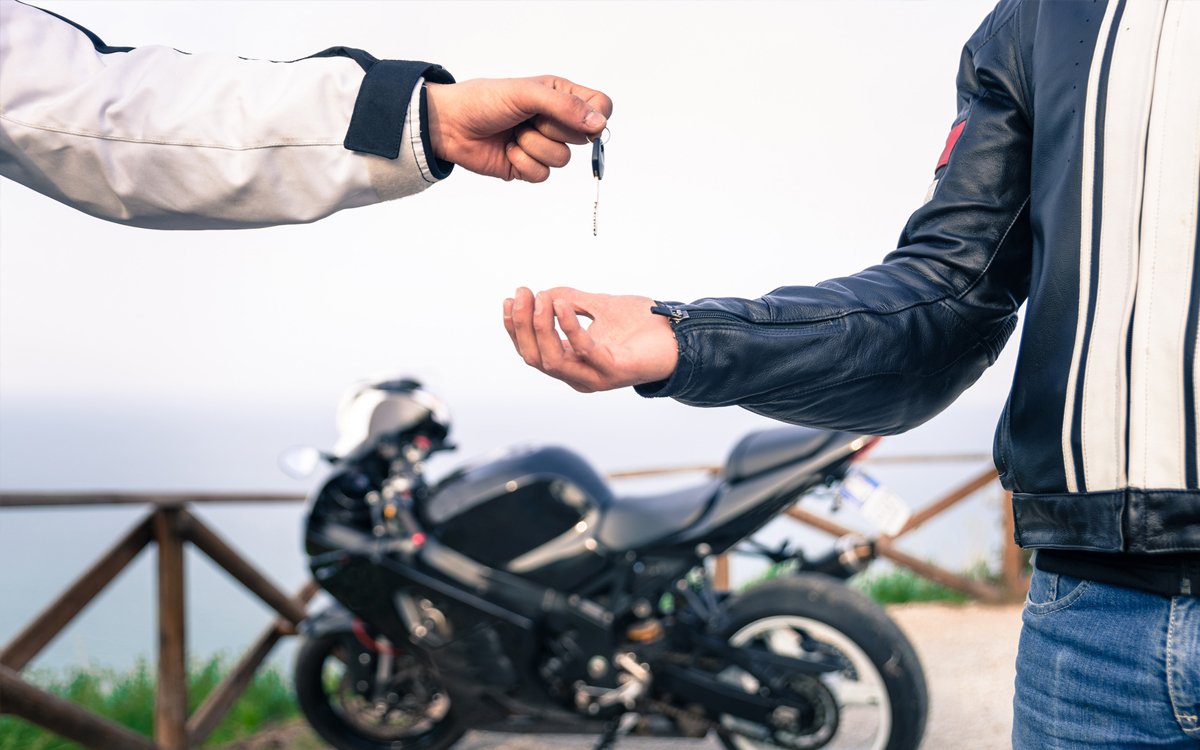 Remise des clés d'une moto neuve ou d'occasion